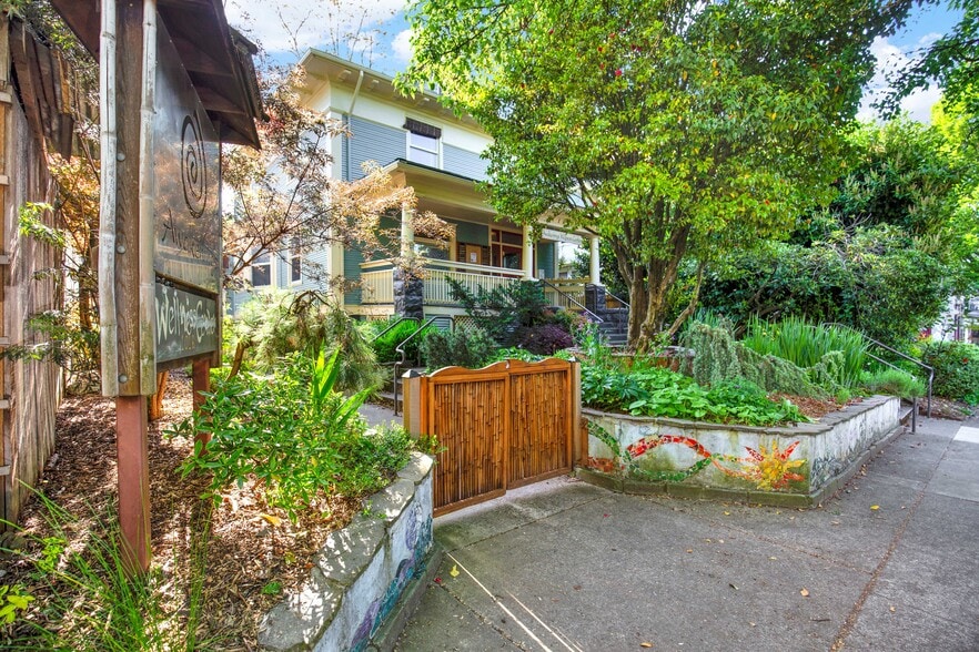 More Photos Of 1016 SE 12th Ave, Portland Office For Sale