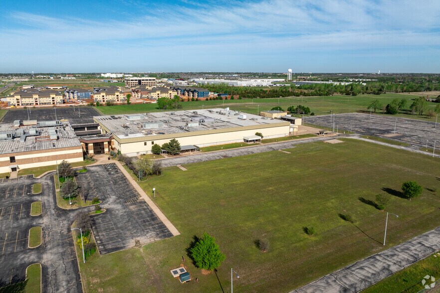 More Photos Of 10321 W Reno Ave, Oklahoma City Manufacturing For Lease