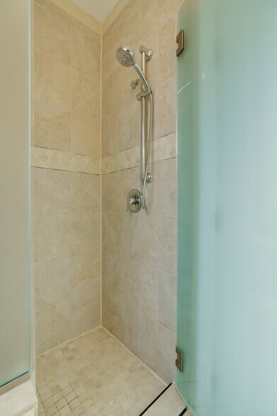 More Photos Of 2732 W Belmont Ave, Chicago Multifamily For Sale