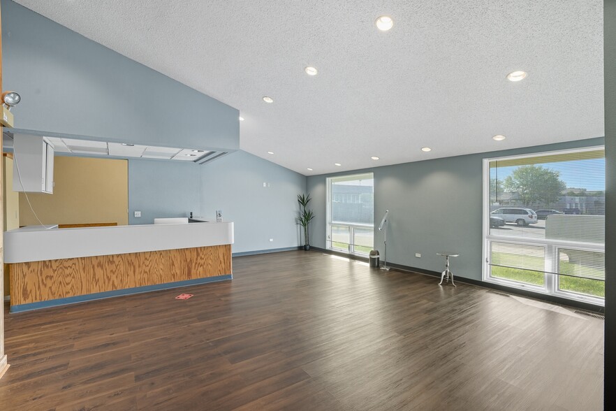 More Photos Of 2450 Glenwood Ave, Joliet Medical For Lease