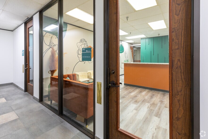 More Photos Of 701 N Post Oak Rd, Houston Office For Sale