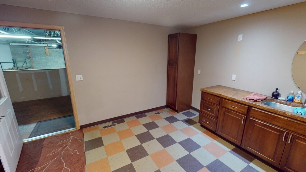 More Photos Of 13743 NE Aberdeen St, Ham Lake Warehouse For Lease