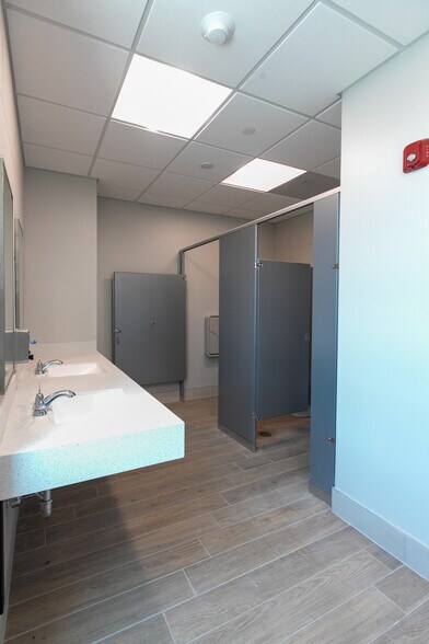 More Photos Of 1425 E Glendale Blvd., Valparaiso Healthcare For Lease