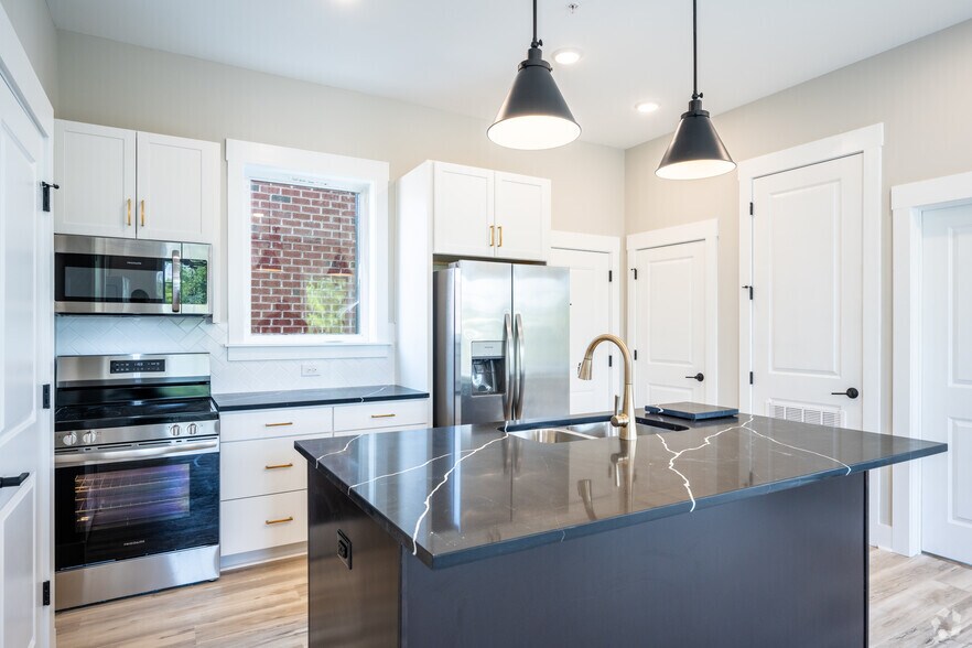 More Photos Of 1421-1422 Bainbridge St, Richmond Apartments For Sale