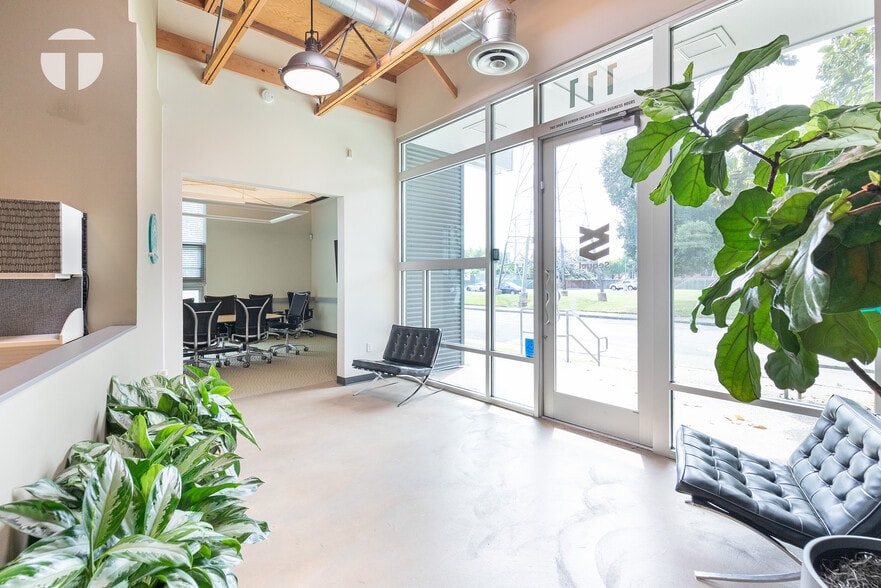 More Photos Of 109 Scripps Dr, Sacramento Office For Sale