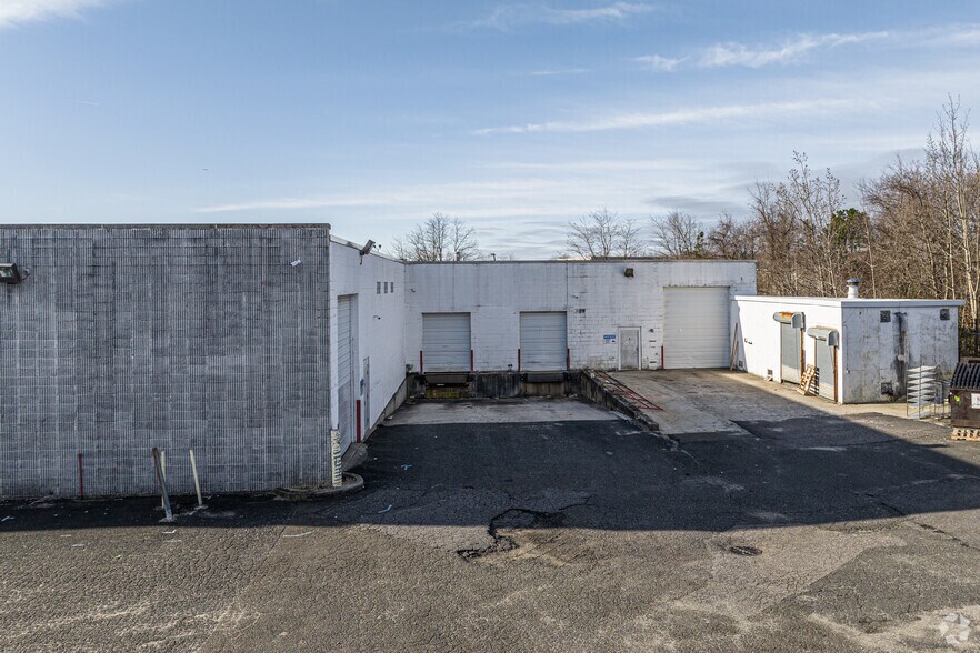 More Photos Of 50-54 Drexel Dr, Bay Shore Warehouse For Lease