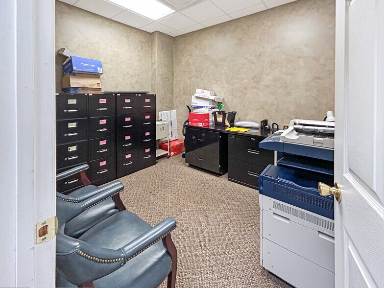 More Photos Of 1635 Farm Way, Middleburg Warehouse For Sale