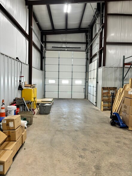 More Photos Of 320 NE 39th Ter, Oklahoma City Flex For Lease