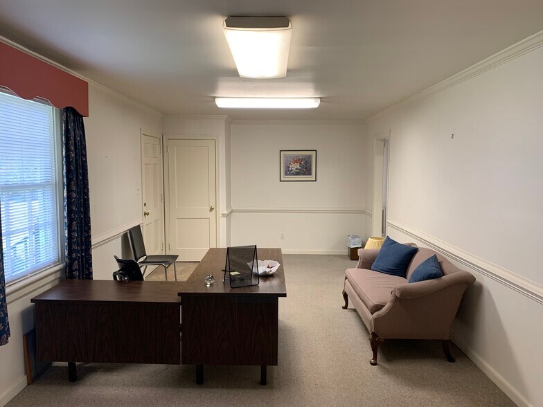 More Photos Of 6403 Mallory Dr, Richmond Office For Sale