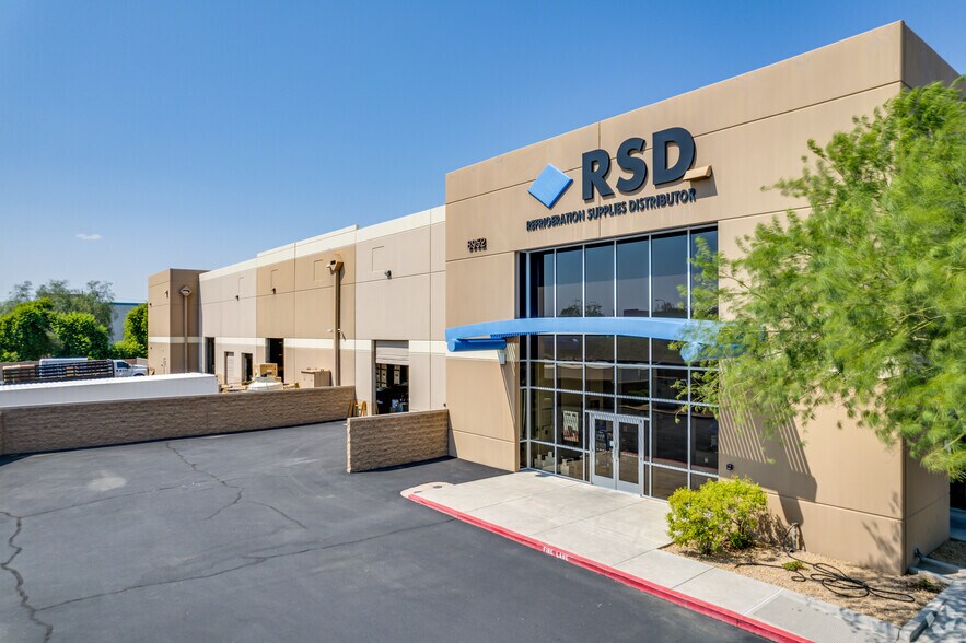 More Photos Of 8945 W Larkspur Dr, Peoria Warehouse For Lease