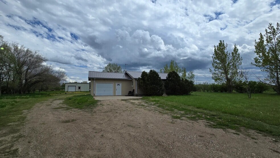 More Photos Of 5678 134th Ave NW, Williston Office For Sale