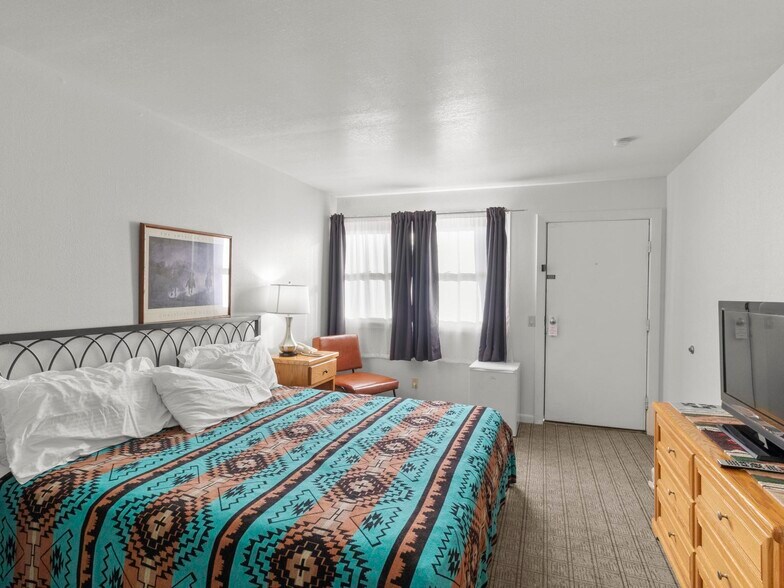 More Photos Of US 163 & San Juan River, Mexican Hat Hospitality For Sale