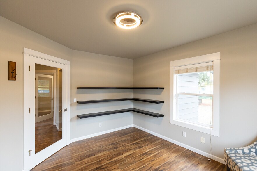 More Photos Of 1215 B St, Hood River Office For Lease