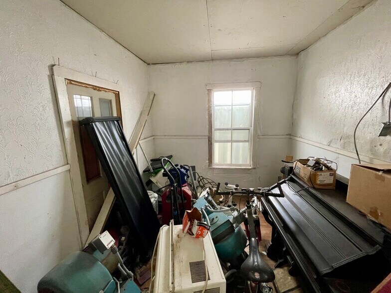 More Photos Of 179 Lincoln St, Portland Office For Sale