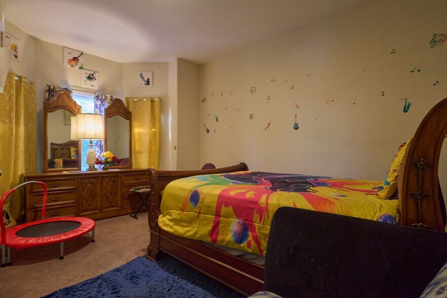 More Photos Of 39 Capen St, Hartford Multifamily For Sale