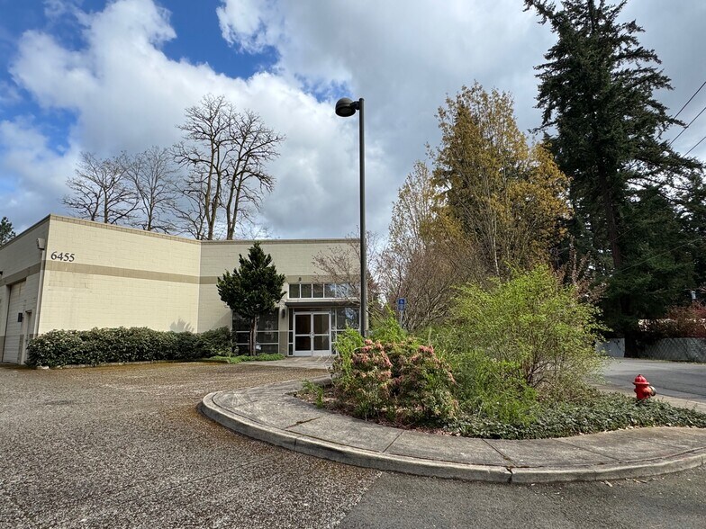 More Photos Of 6455 Lakeview Blvd, Lake Oswego Flex For Lease