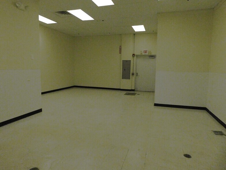 More Photos Of 212-240 N Randall Rd, South Elgin Storefront Retail Office For Lease