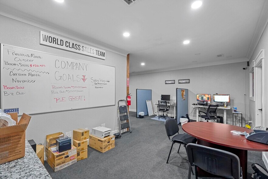 More Photos Of 4250 I-30 E, Rockwall Showroom For Sale