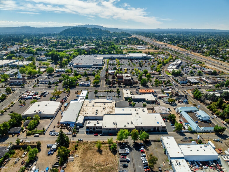More Photos Of 9952 SE Oak St, Portland Warehouse For Sale
