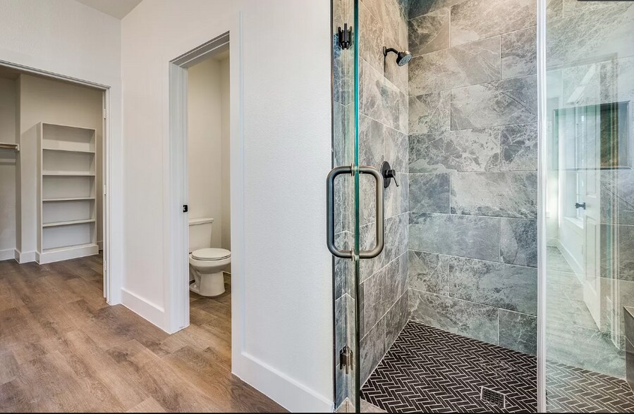 More Photos Of 13325 Bee St, Farmers Branch Apartments For Sale