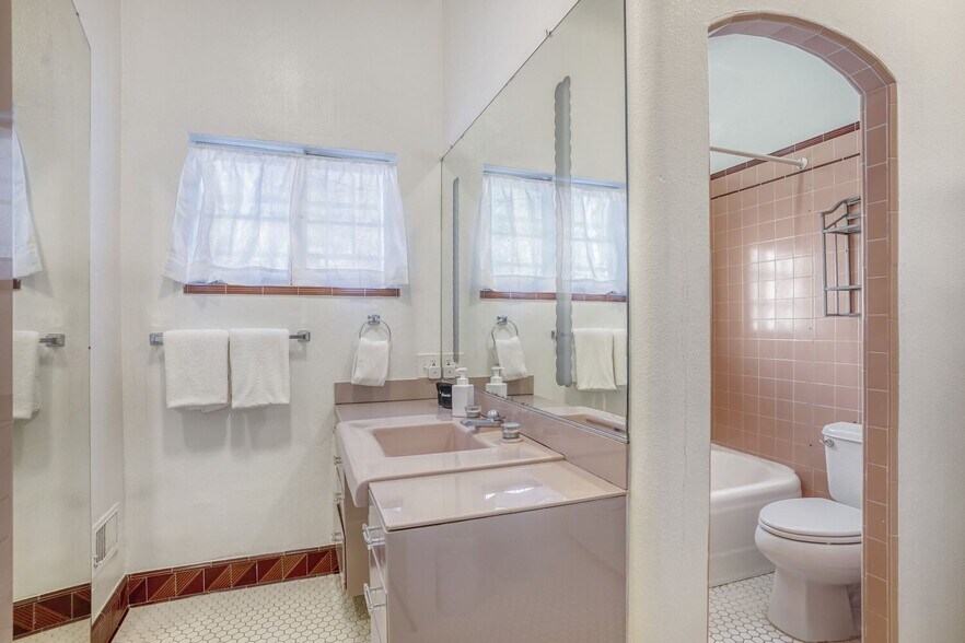 More Photos Of 422 21st St, Denver Office For Sale