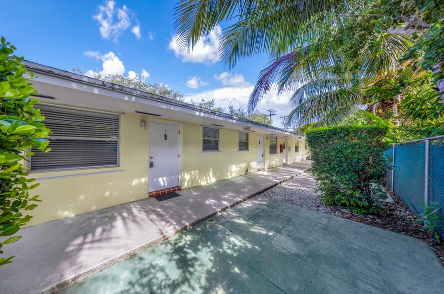 More Photos Of 1008 18th Ave N, Lake Worth Beach Apartments For Sale