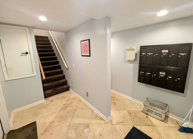 More Photos Of 568 E Columbia Ave, Pontiac Apartments For Sale