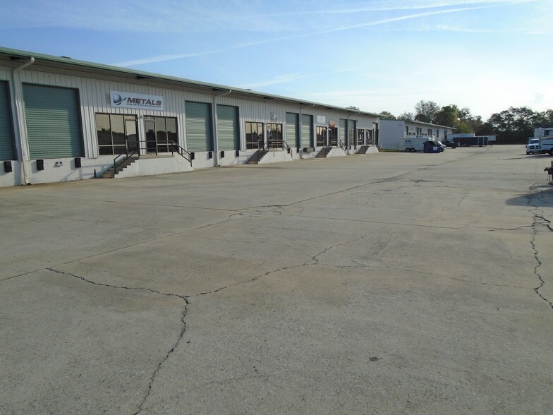 Primary Photo Of 1376 Bennett Dr, Longwood Warehouse For Lease