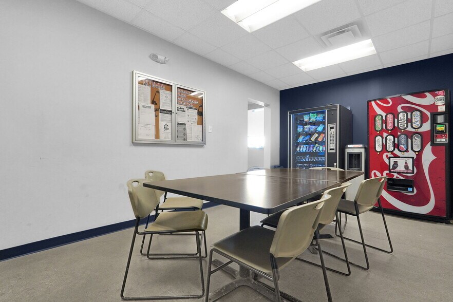 More Photos Of 5132 Fisher Rd, Columbus Warehouse For Lease