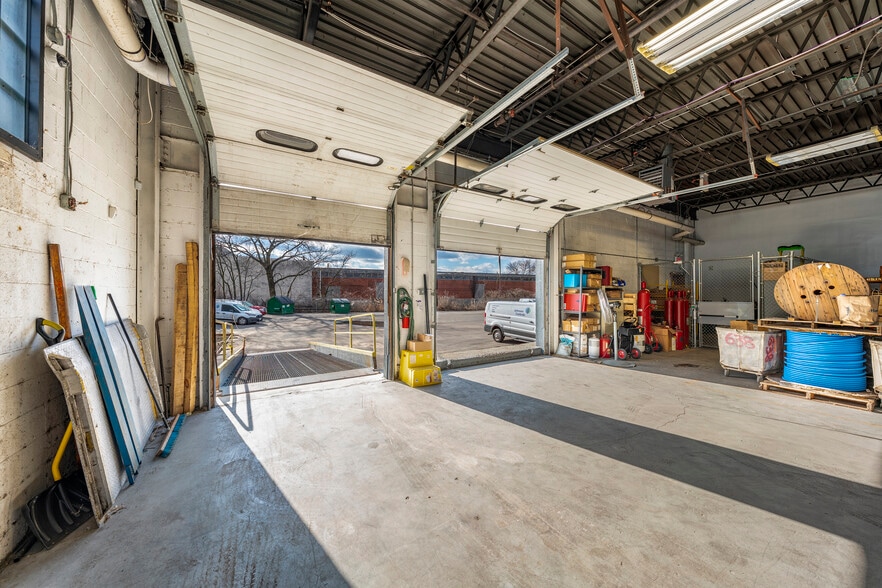 More Photos Of 380 North St, Teterboro Flex For Lease