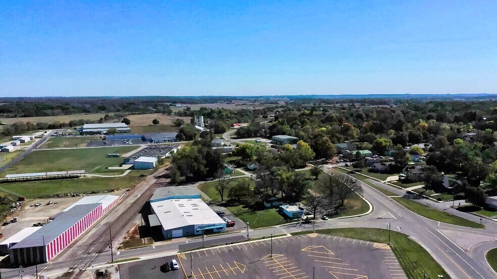 More Photos Of 134 N Howell Ave, West Plains Industrial For Sale