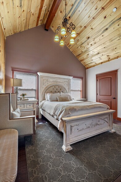 More Photos Of 111 W Bell St, Sequim Hotel For Sale