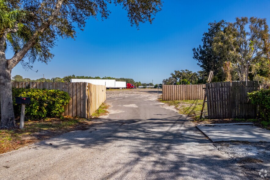More Photos Of 700 40th St S, Saint Petersburg Land For Lease
