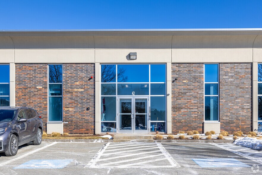 More Photos Of 42-44 Third Ave, Burlington Research And Development For Lease