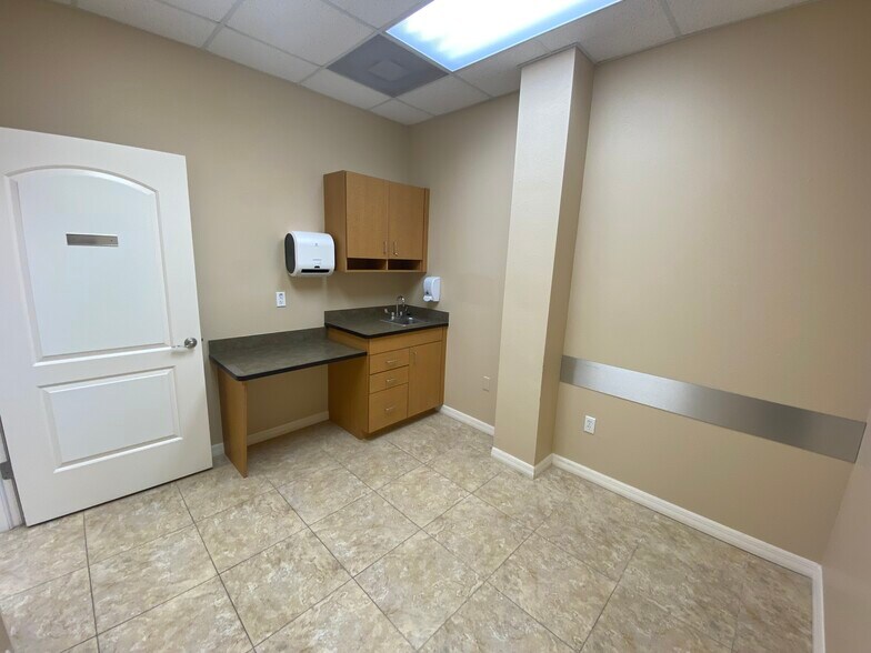 More Photos Of 1425 Hand Ave, Ormond Beach Medical For Lease