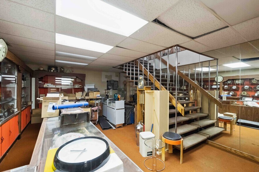 More Photos Of 431 Bank St, Ottawa General Retail For Sale