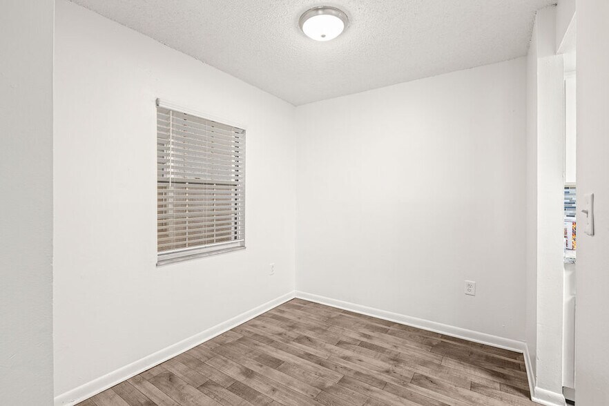 More Photos Of 7315 W Hanna Ave, Tampa Apartments For Sale