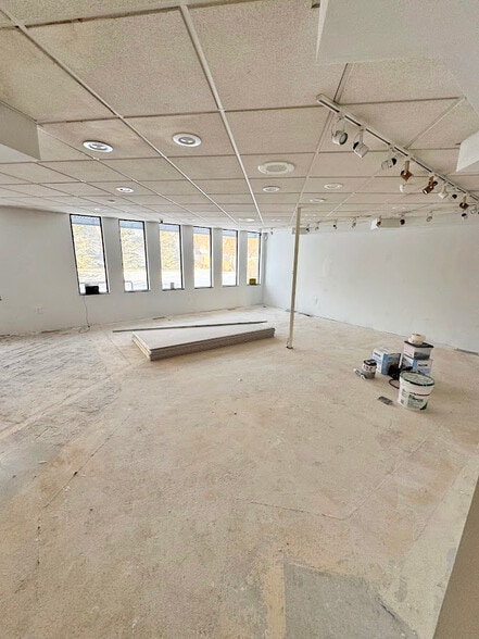 More Photos Of 22 N Telegraph Rd, Pontiac Medical For Lease