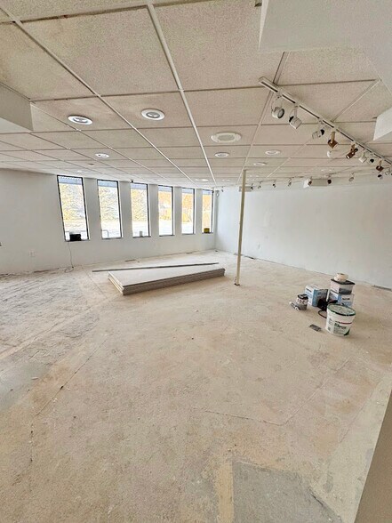 More Photos Of 22 N Telegraph Rd, Pontiac Medical For Sale