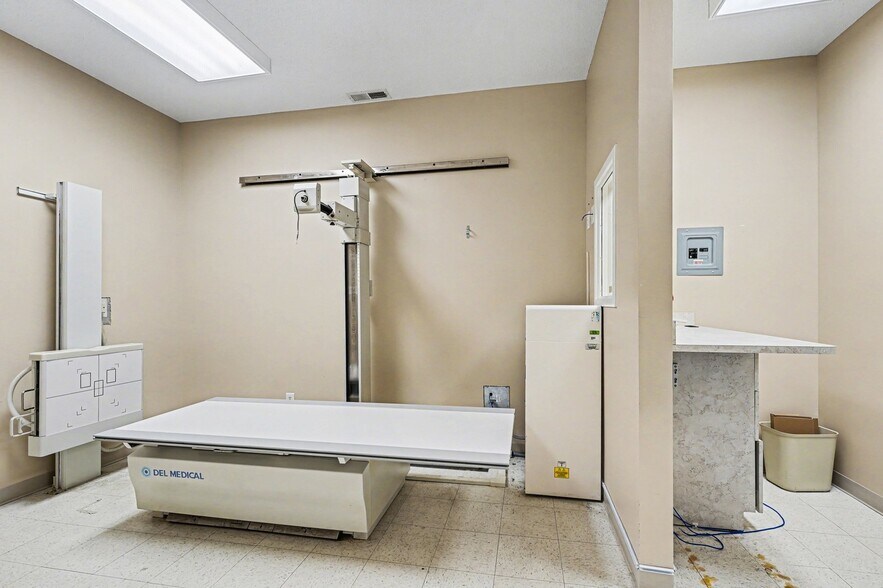 More Photos Of 208 W Salisbury St, Asheboro Medical For Lease