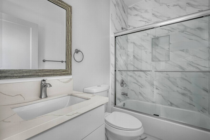 More Photos Of 4701 Saturn St, Los Angeles Multifamily For Sale