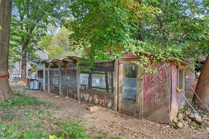 More Photos Of 3 Horsemens Trl, Cold Spring General Retail For Sale