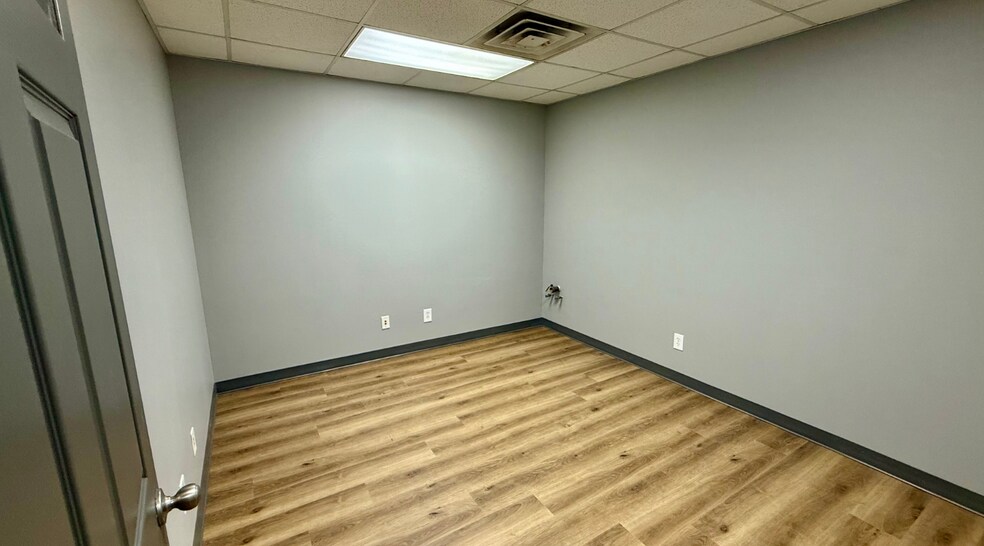 More Photos Of 1509 S County Road 1309, Midland Warehouse For Lease