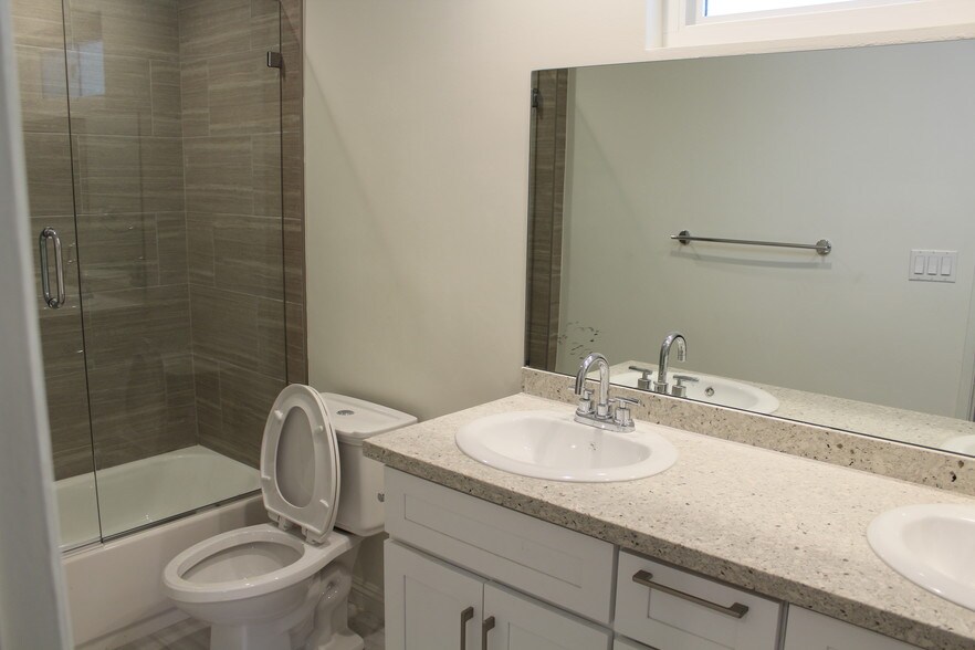 More Photos Of 1424 Greenfield Ave, Los Angeles Apartments For Sale