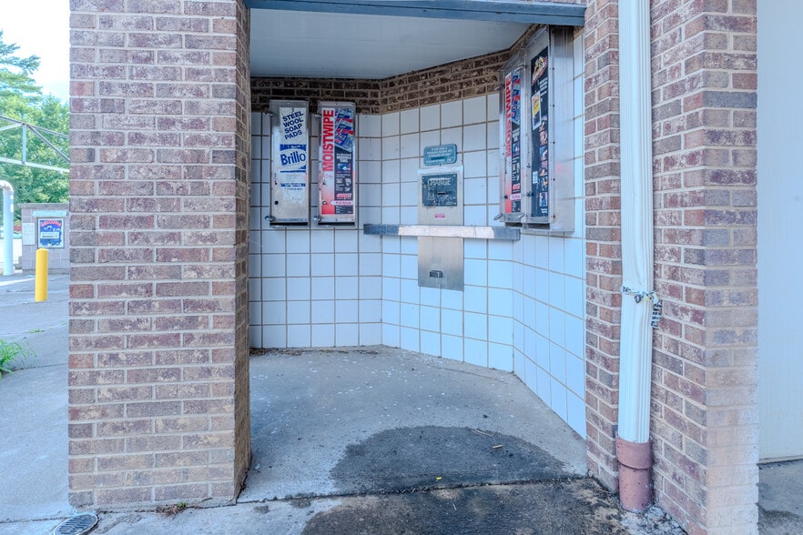 More Photos Of 1049 Main St, Milford Carwash For Sale