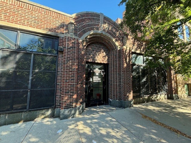 More Photos Of 1140 W Washington Blvd, Chicago Warehouse For Sale