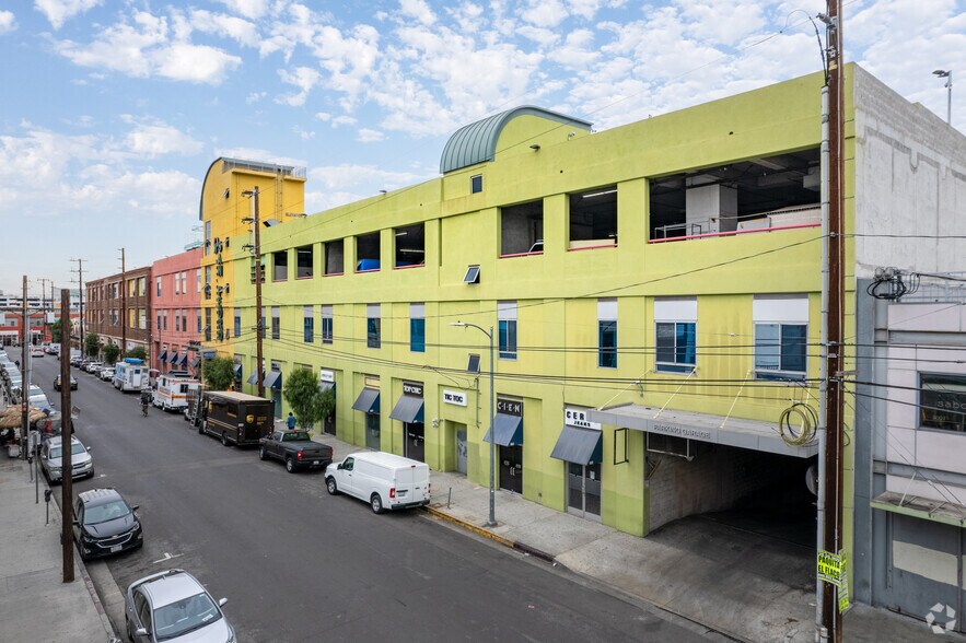 More Photos Of 1015 Crocker St, Los Angeles Storefront For Sale