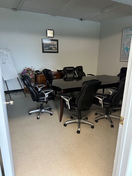 More Photos Of 870 Bradford St, Winnipeg Storefront Retail Office For Lease