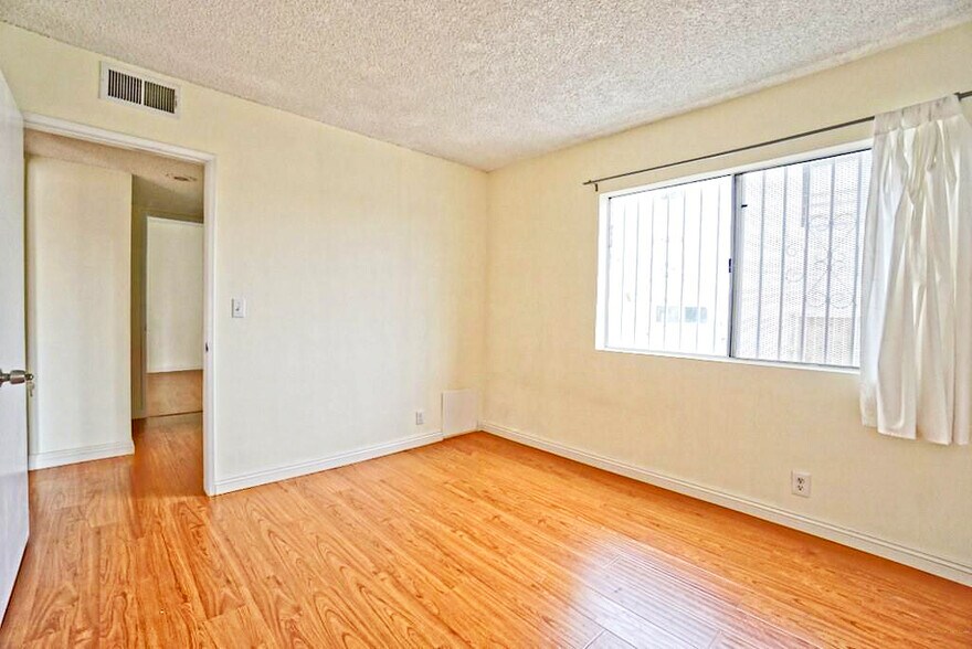 More Photos Of 933 New Depot St, Los Angeles Apartments For Sale