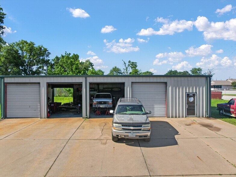 More Photos Of 300 State Highway 155 N, Gilmer Service For Sale